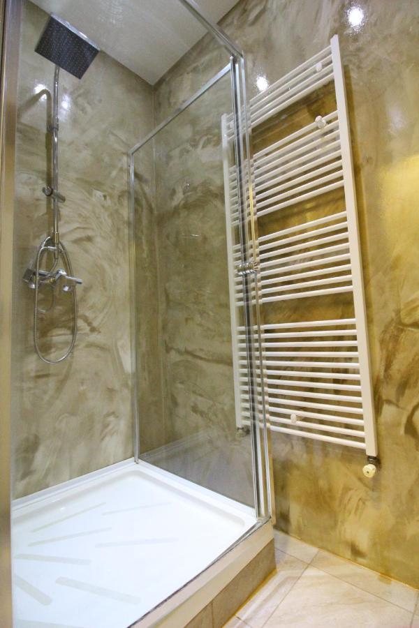 Private Quad Bedroom With Bathroom Rf3 เวียนนา ภายนอก รูปภาพ